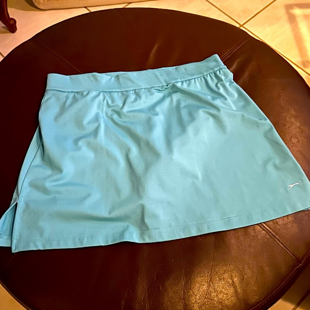 Golf skirt/skort SZ L. Note - color is like first picture